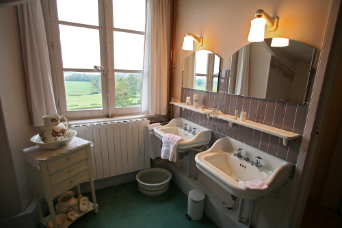 Salle de bain de la Chambre de la Tour du château de Beaujeu