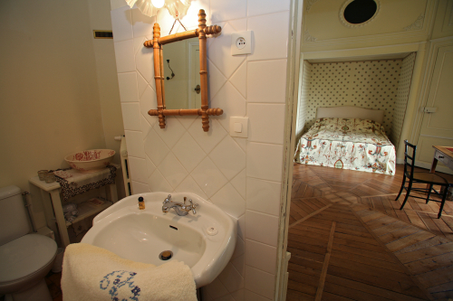 Bathroom - Empire room of the château de Beaujeu