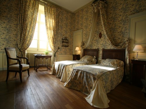 Yellow room of the château de Beaujeu