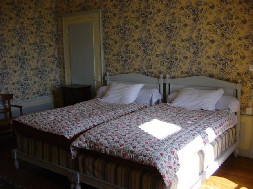 Yellow room of the château de Beaujeu