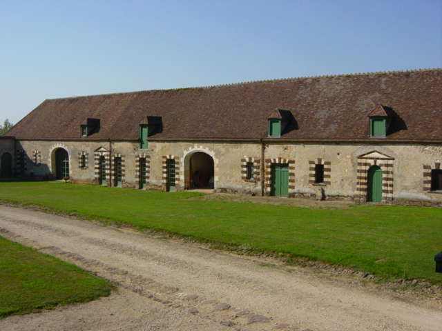 Vue de la façade sud des communs du château