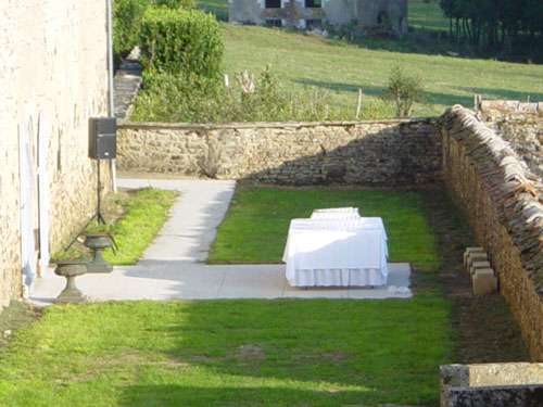 Terrasse on which the cellars open